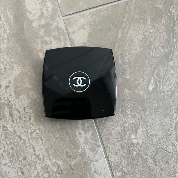 Beautiful Chanel Quad! New! - Picture 2 of 3